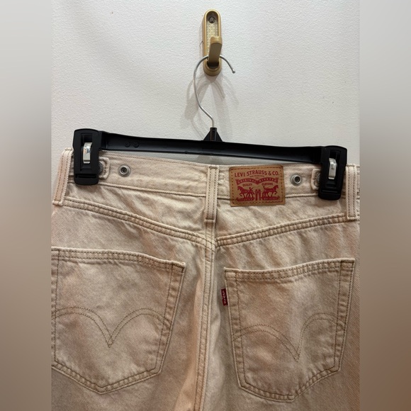 100% cotton Levi’s Cinch barrel Women's Cream Jeans - Picture 4 of 9